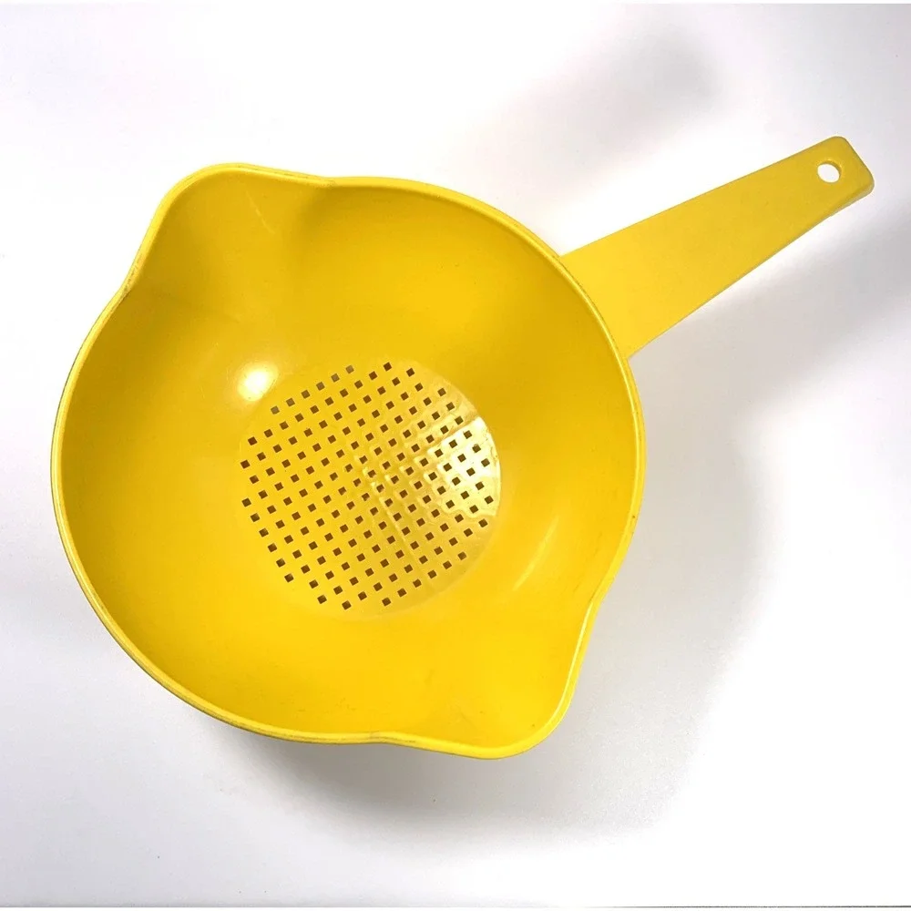 Vintage Tupperware‎ #1200 Yellow 1 Quart Strainer Colander W/Handle 11